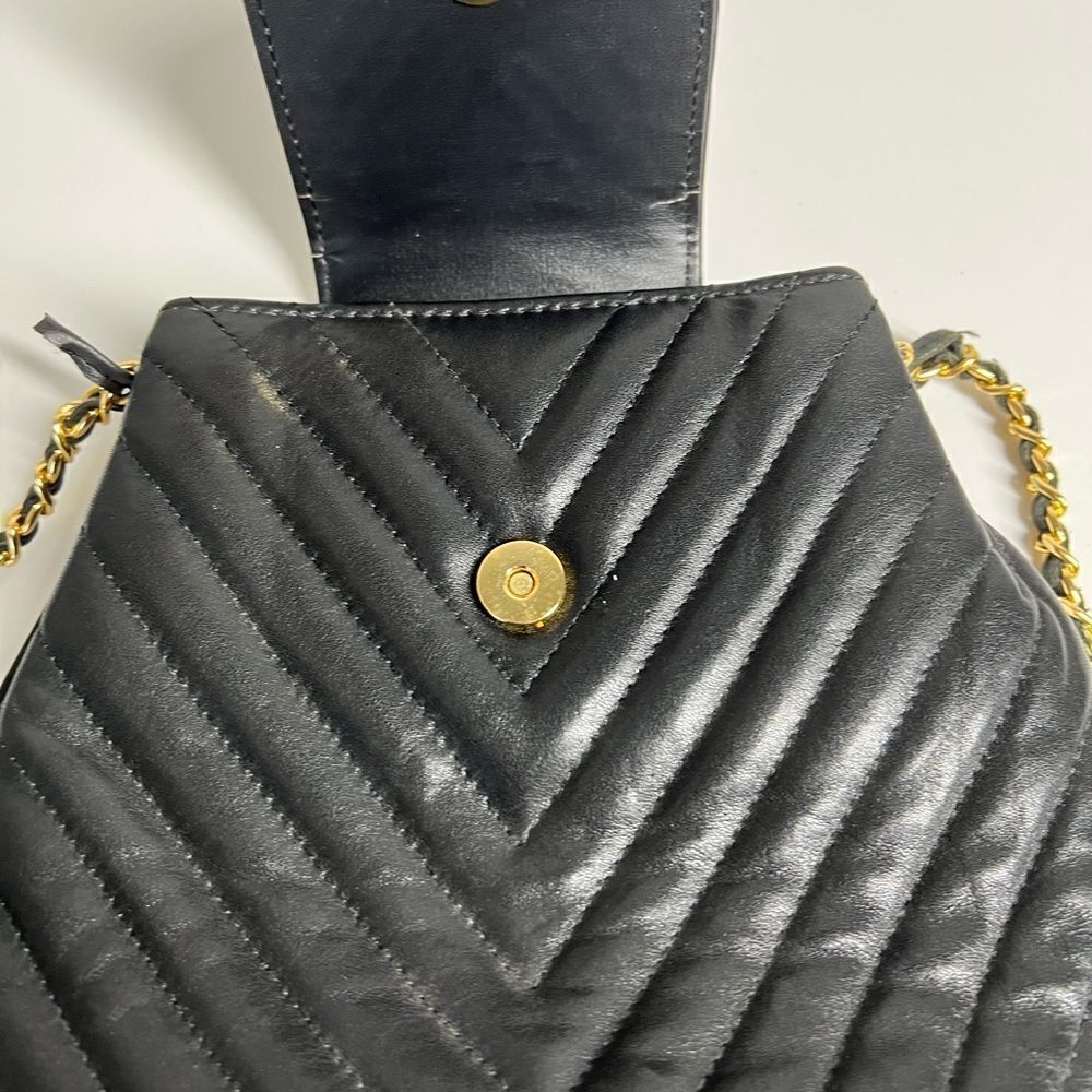 Crossbody bag black/ gold magnetic fastening chains - Picture 9 of 16